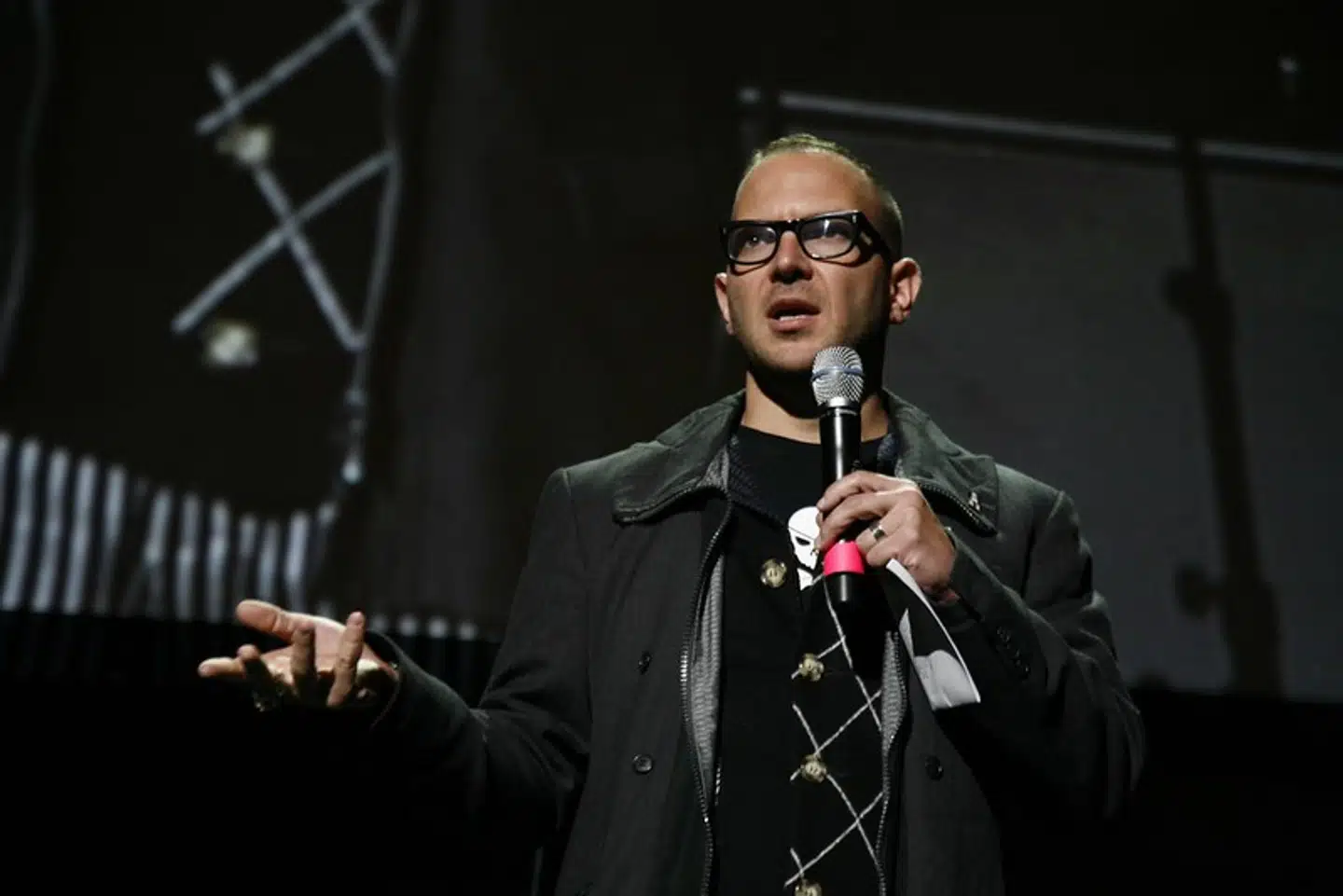Cory Doctorow har siden sin opfindelse givet adskillige interview, holdt taler og udviklet en teori om, hvordan fænomenet udfolder sig.