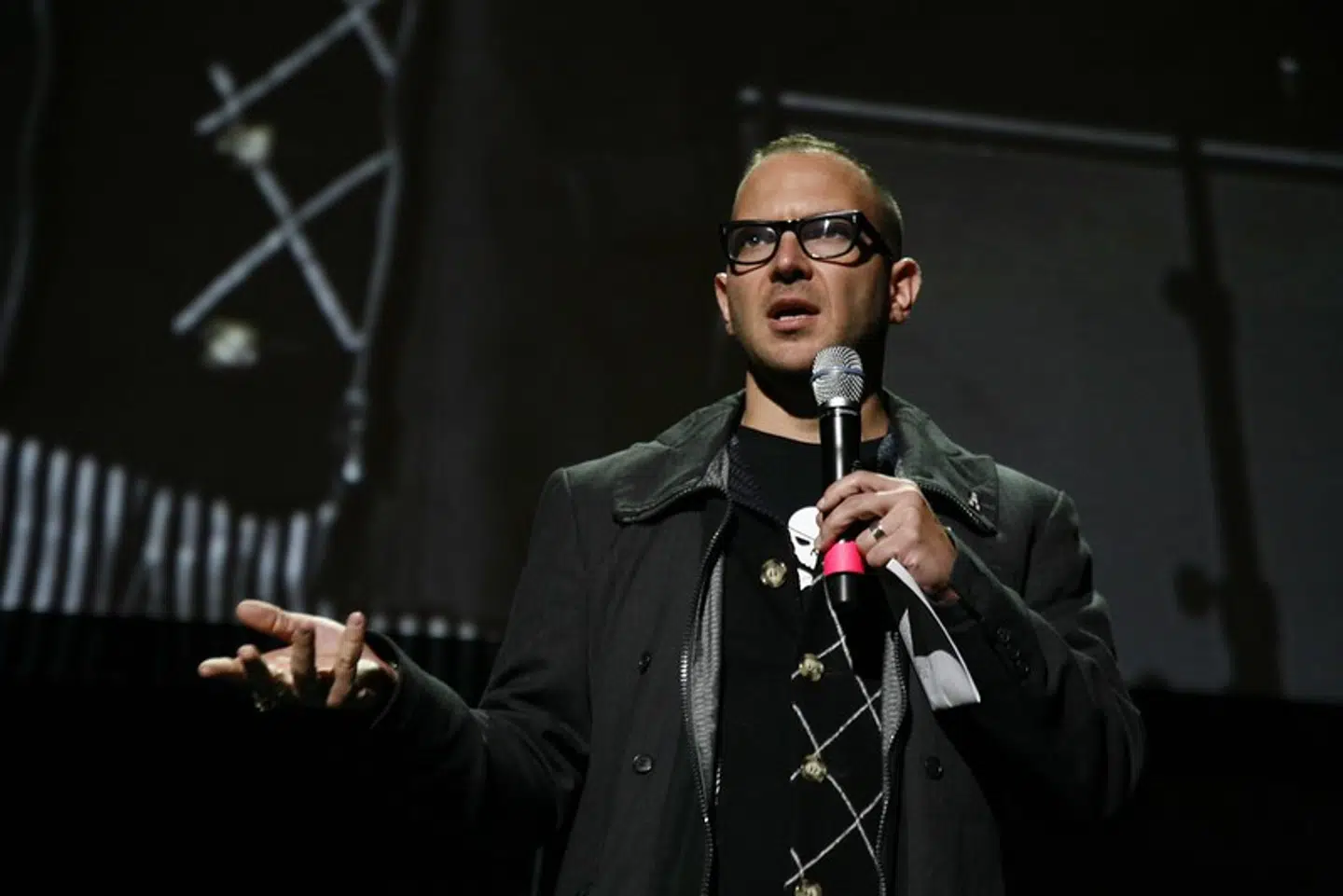 Cory Doctorow har siden sin opfindelse givet adskillige interview, holdt taler og udviklet en teori om, hvordan fænomenet udfolder sig.