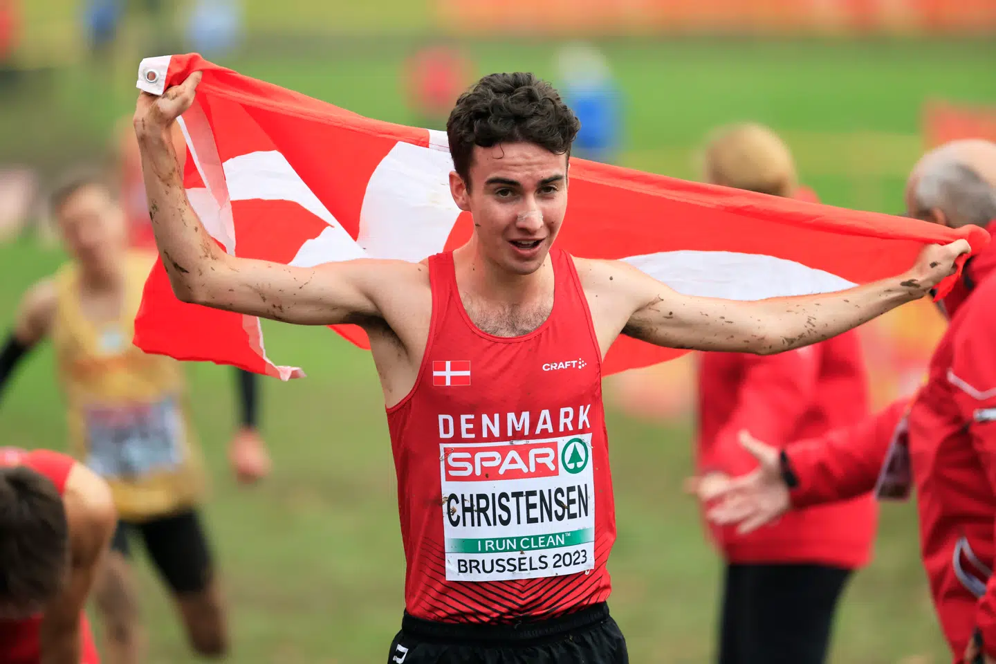 Axel Vang Christensen jubler efter sidste års EM-sejr i Belgien og drømmer om endnu en medalje på søndag i Tyrkiet.