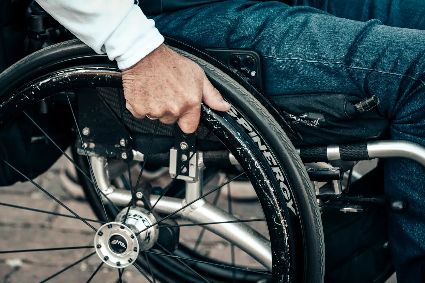 Vi vil gerne pege på tre punkter, der mindsker bøvl og bureaukrati og gør vejen i job lettere for mennesker visiteret til fleksjob, skriver Alexander Søndergaard, underdirektør i SMVdanmark og Thorkild Olesen, formand for Danske Handicaporganisationer.