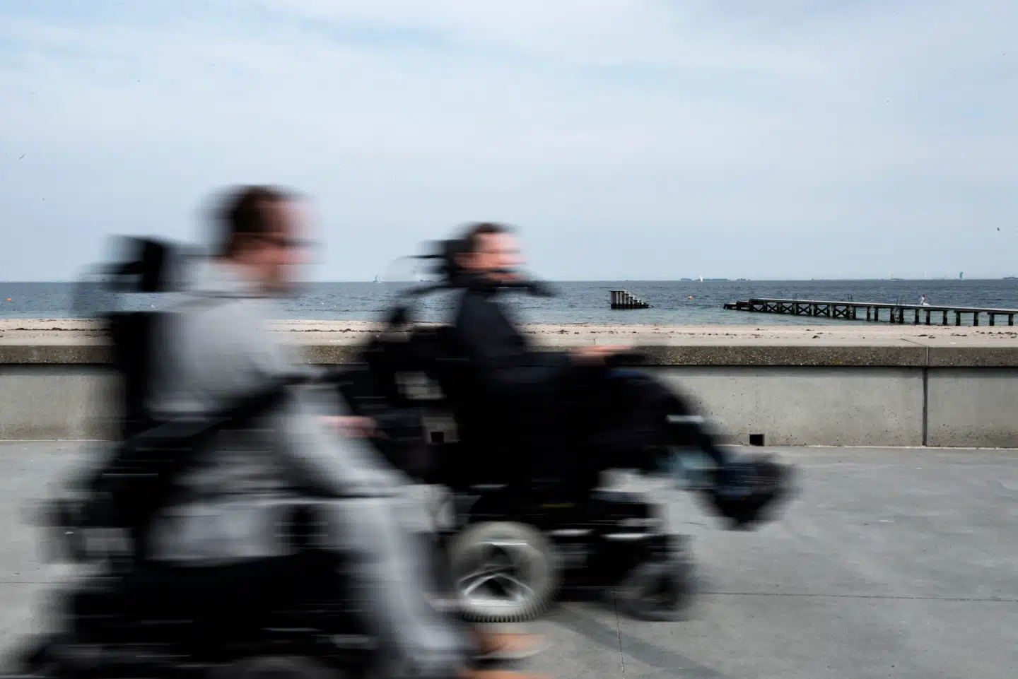 Vi griner og græder, når Tv Glad sammen med Thomas Helmig og Nikolaj Coster-Waldau viser os, hvordan vi mennesker får os til at mærke os selv. Men når vi går på arbejde, er der ikke plads til mange af de 300.000 med et større handicap, skriver Lotte Hansen.
