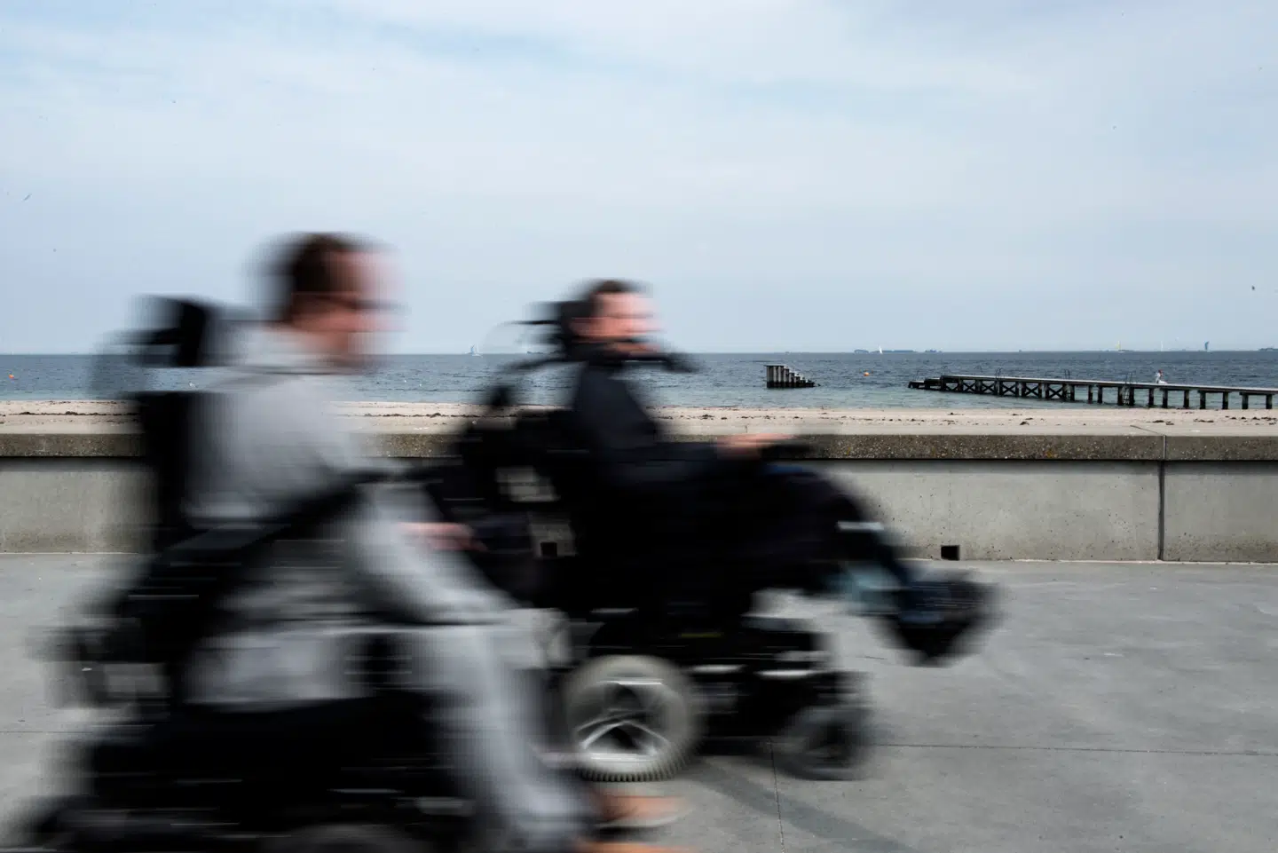 Vi griner og græder, når Tv Glad sammen med Thomas Helmig og Nikolaj Coster-Waldau viser os, hvordan vi mennesker får os til at mærke os selv. Men når vi går på arbejde, er der ikke plads til mange af de 300.000 med et større handicap, skriver Lotte Hansen.