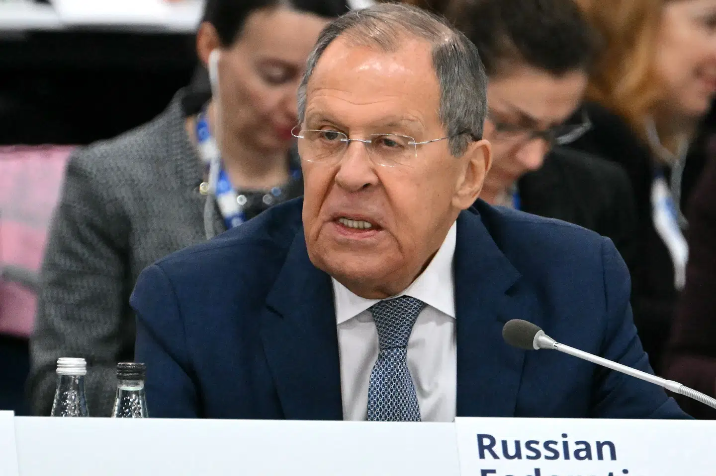 Ruslands udenrigsminister Sergej Lavrov deltog torsdag i sit første møde i et EU-land, siden Rusland indledte krigen i Ukraine i februar 2022.