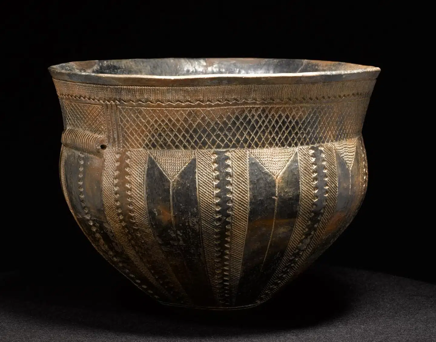 Lerkarret her er et klassisk eksempel på stenalderkeramik. Er også at finde på 50-kronersedlen Foto: Roberto Fortuna og Kira Ursem, Nationalmuseet