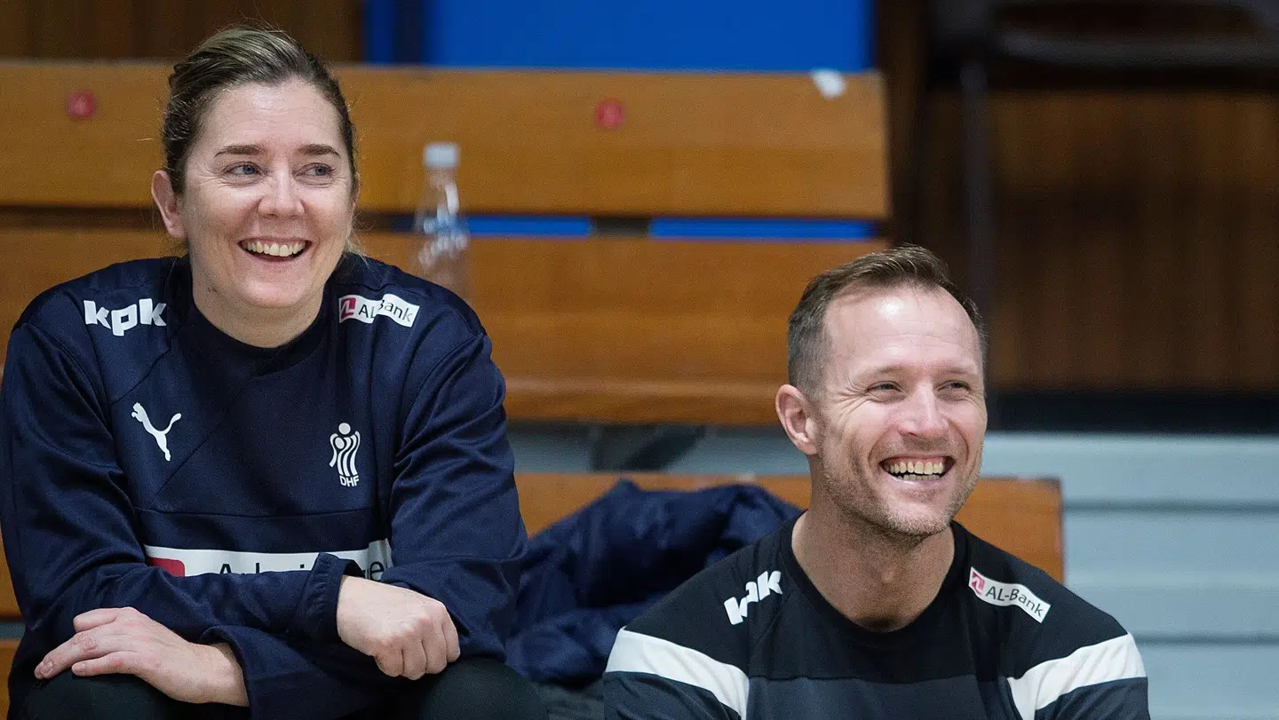 Den daværende andstræner Klavs Bruun Jørgensen og daværende holdleder Mette Vestergaard tilbage i 2016.