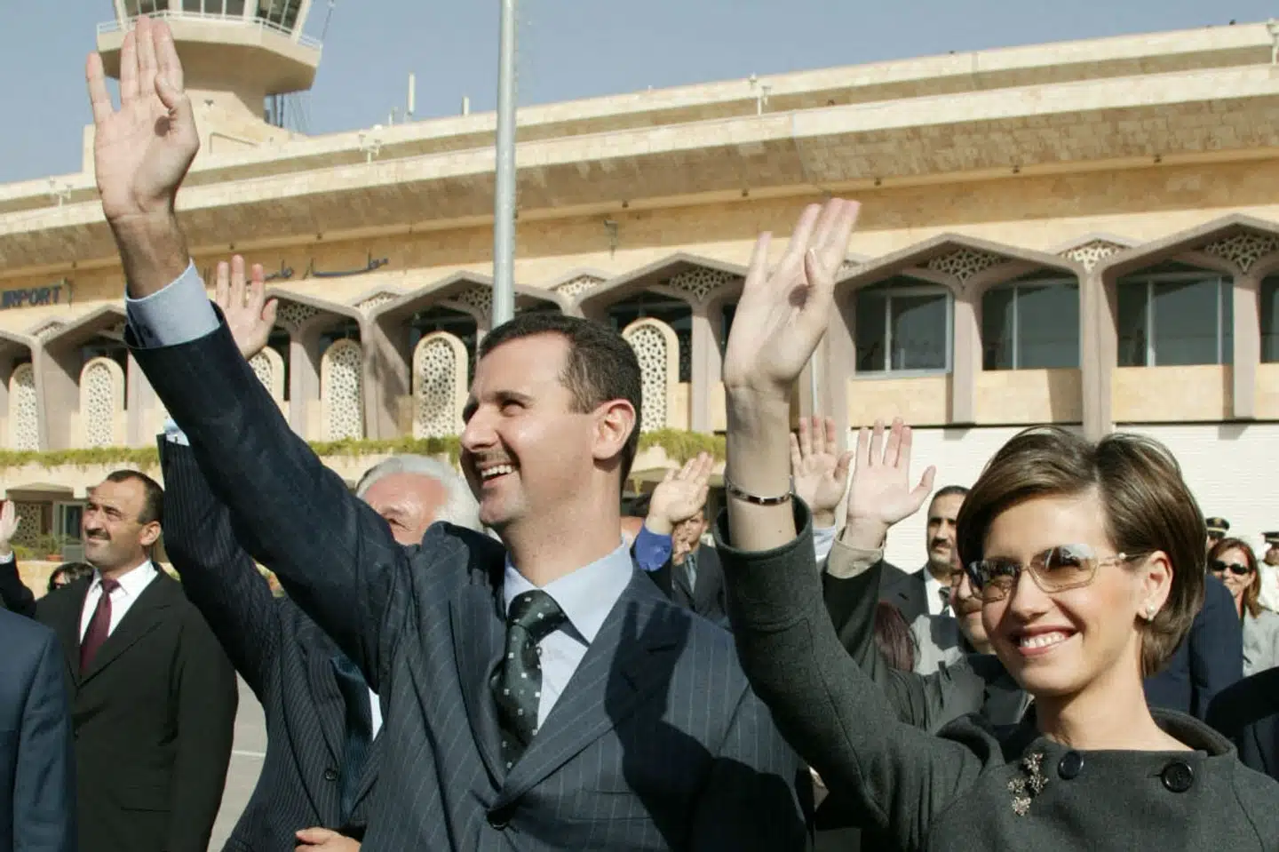 Syriens afsatte præsident, Bashar al-Assad, som her ses med sin hustru, Asma al-Assad, har ifølge en kilde i Ruslands regering fået asyl i Rusland. (Arkivfoto)