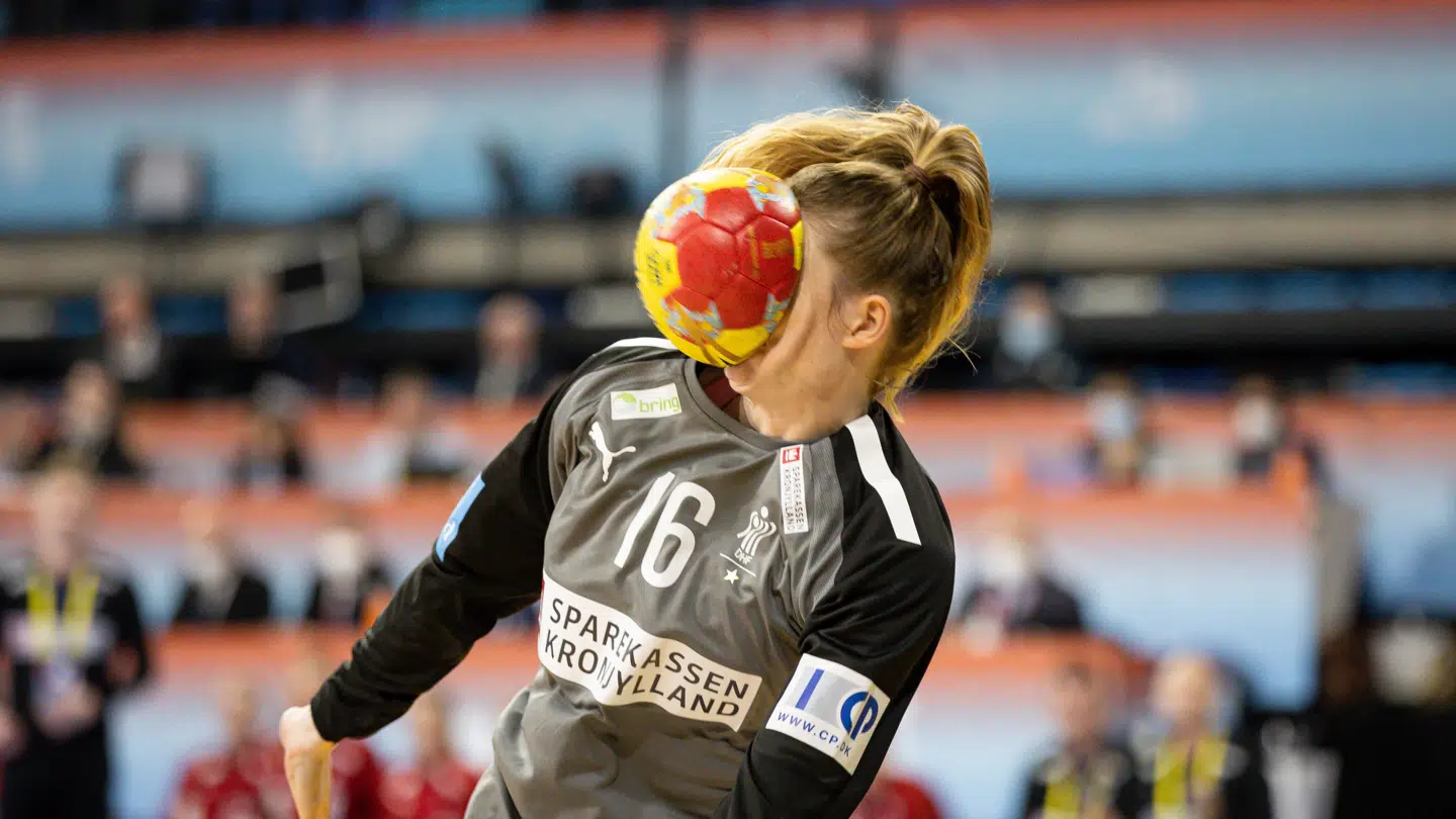 Her ser du det virale billede af Althea Reinhardt, der gik verden rundt under VM i 2021.