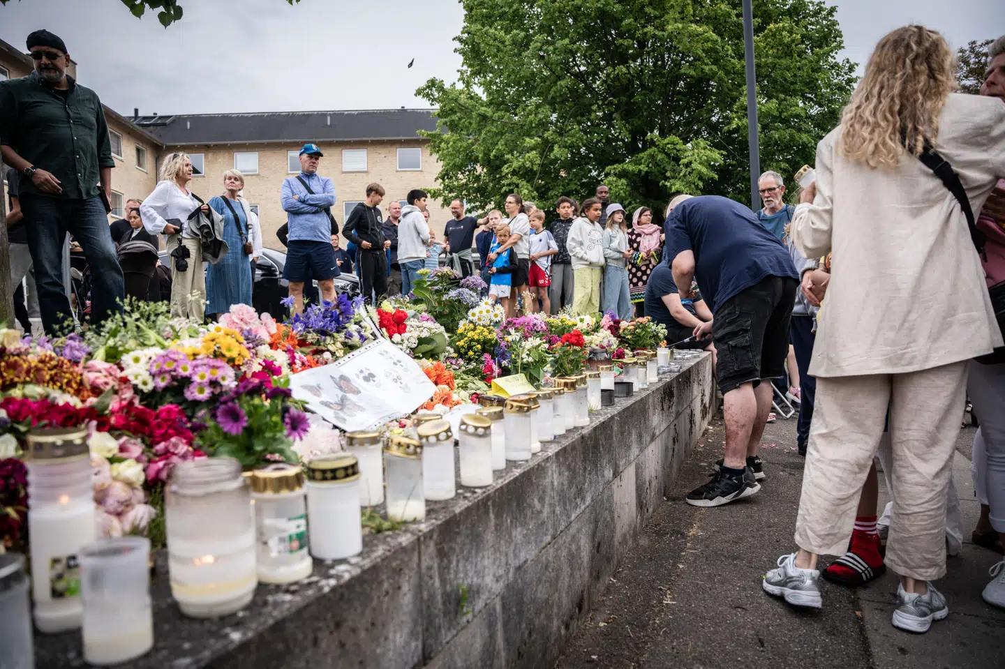 Borgere i Husum mindedes i maj den 15-årige dreng, som blev ramt af et dødeligt knivstik. Den jævnaldrende dreng, som er dømt for at medvirke til overfaldet, anker ikke sin fængselsdom. (Arkivfoto).
