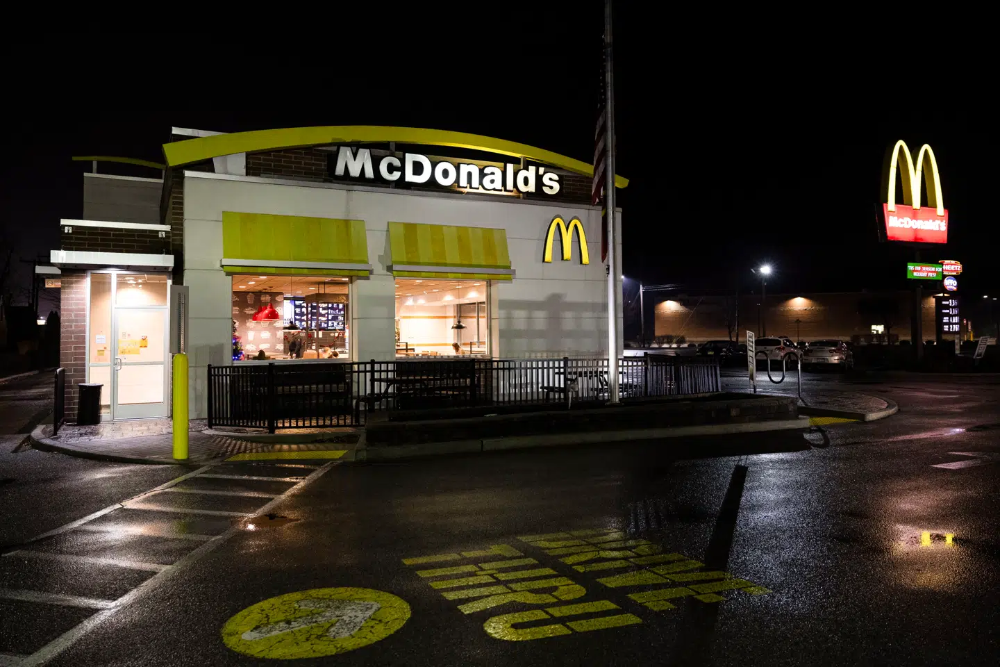 Luigi Mangione blev anholdt i byen Altoona i Pennsylvania torsdag på McDonald's, efter at en ansat havde genkendt ham.