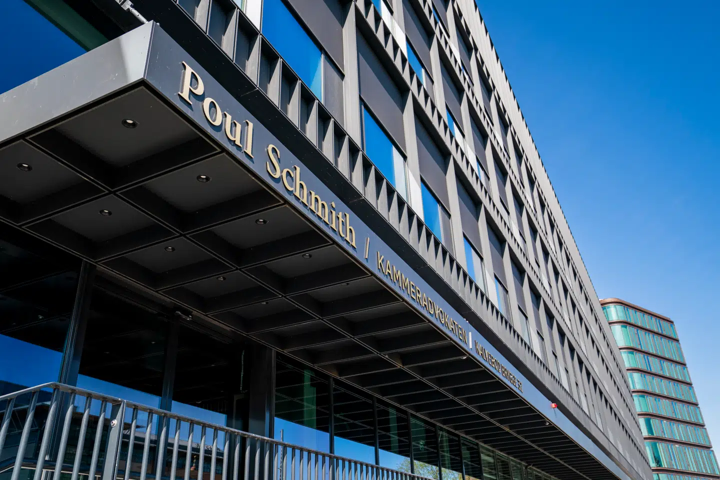 Tiden er moden til at opsige den gældende kammeradvokataftale hurtigst muligt, så konkurrencen sættes fri. Gjort rigtigt, kan det ske, uden at det går ud over kvalitet og sikkerhed for statens leverancer, mener Jesper Rothe.