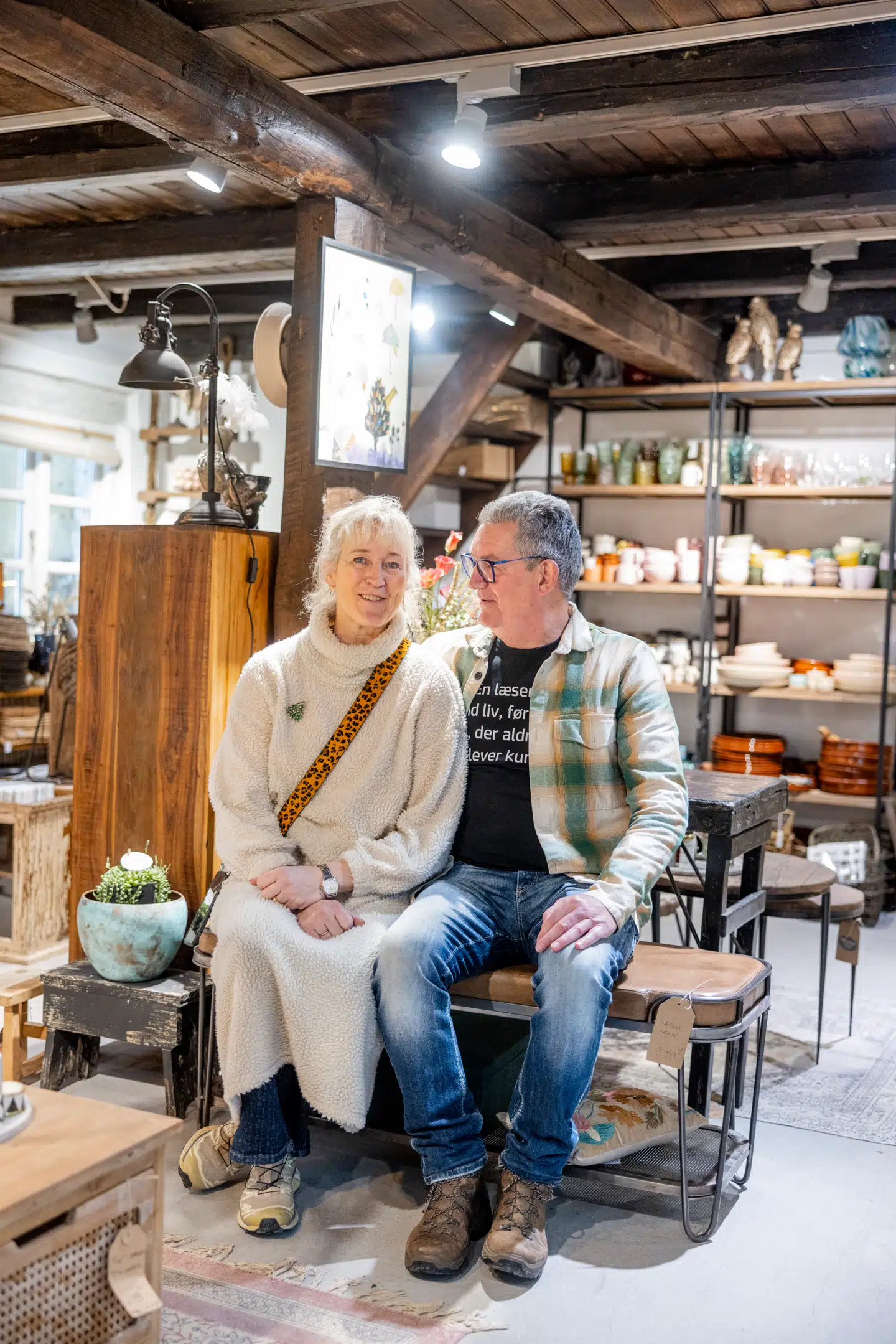 De små butikker har det generelt svært. I Dronningmølle ligger der en butik, der ifølge eksperter har det blandingsforhold, små butikker i fremtiden skal have, hvis de vil overleve. Berlingske har besøgt DrømmeCafeen og Drømmehuset.