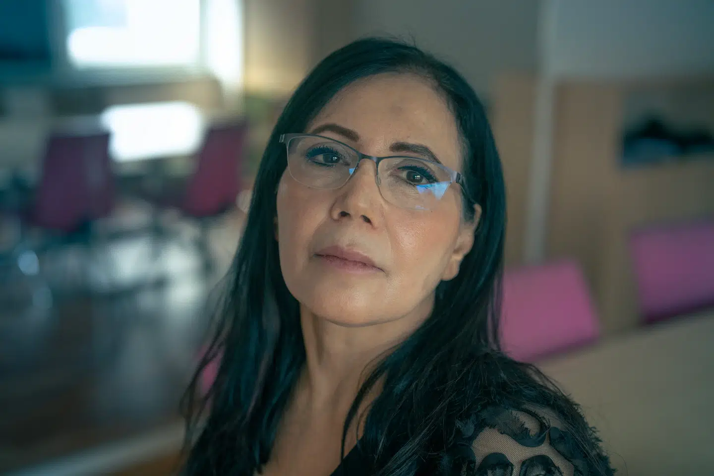 Juliett Kappello meldte Amira Smajic til Skat for mistanke om hvidvask på det falske TV 2-kontor, men den oplysning fik seerne ikke i »Den sorte svane«.