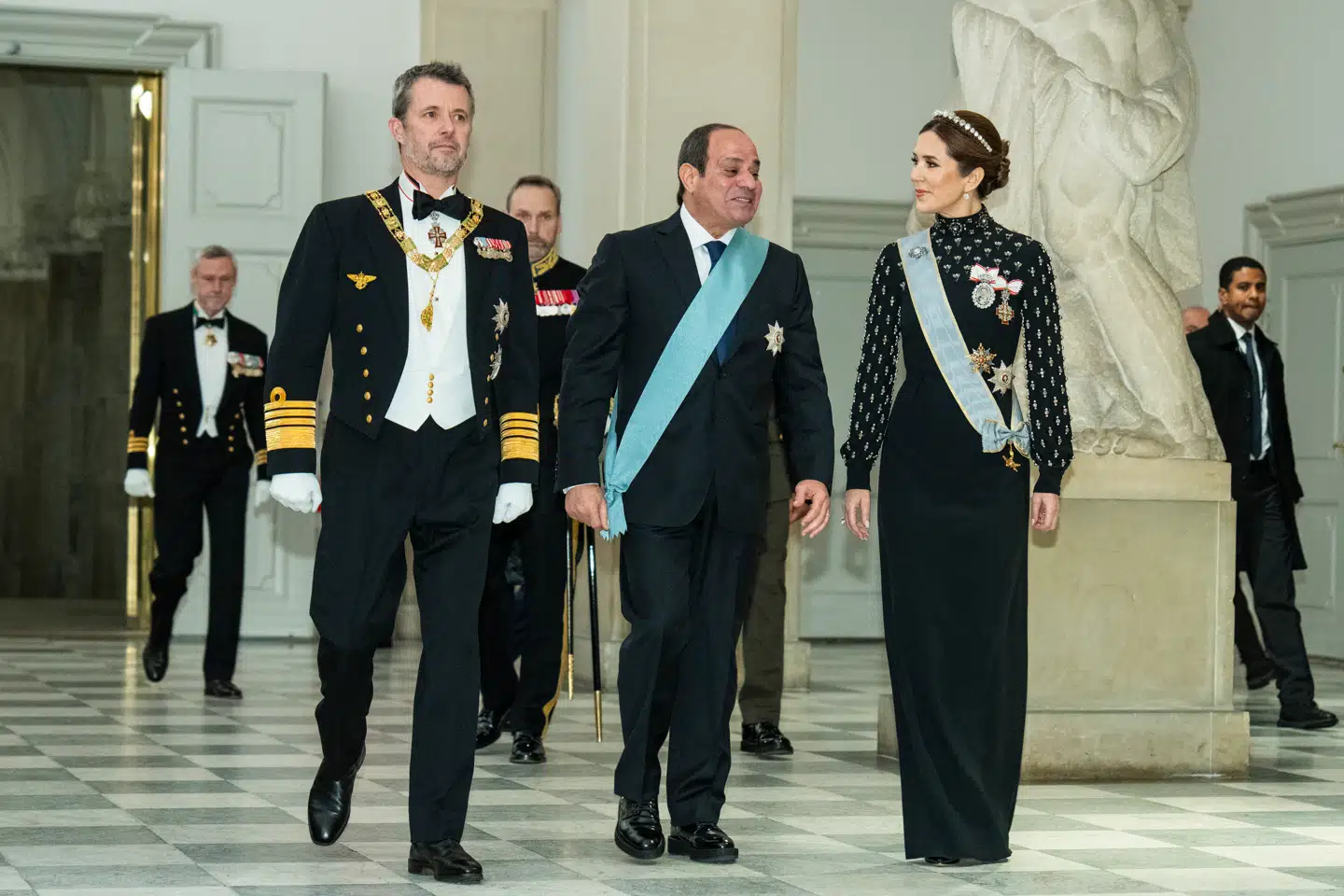 Kong Frederik og dronning Mary tog i fredags imod Egyptens præsident, Abdel Fattah al-Sisi, ved gallataffel på Christiansborg Slot.