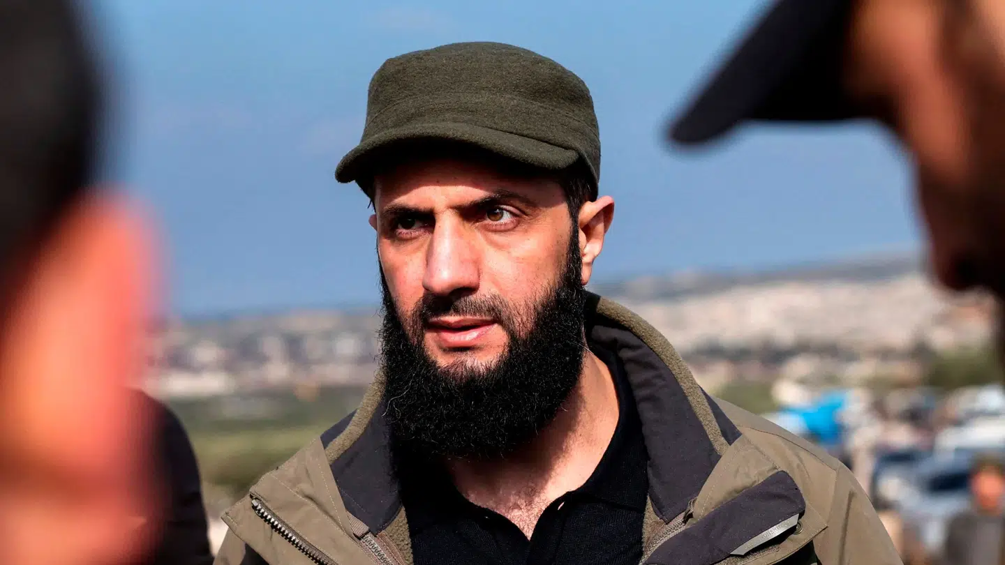 Abu Mohammad al-Jolani, leder af den islamistiske gruppe Hayat Tahrir al-Sham (HTS). Syrerne fester i de her dage, men ifølge Naser Khader er der ikke grund til at være optimistisk på vegne af Syriens befolkning