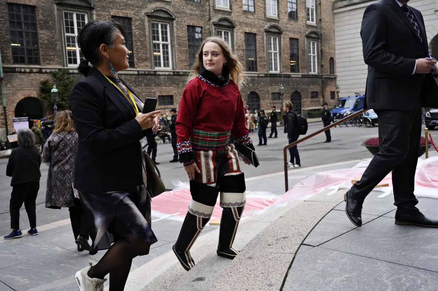 Aki-Matilda Høegh-Dam (SIU) har skabt stor debat ved udelukkende at tale grønlandsk i Folketingssalen. Nu kan hun simultantolkes. (Arkivfoto).