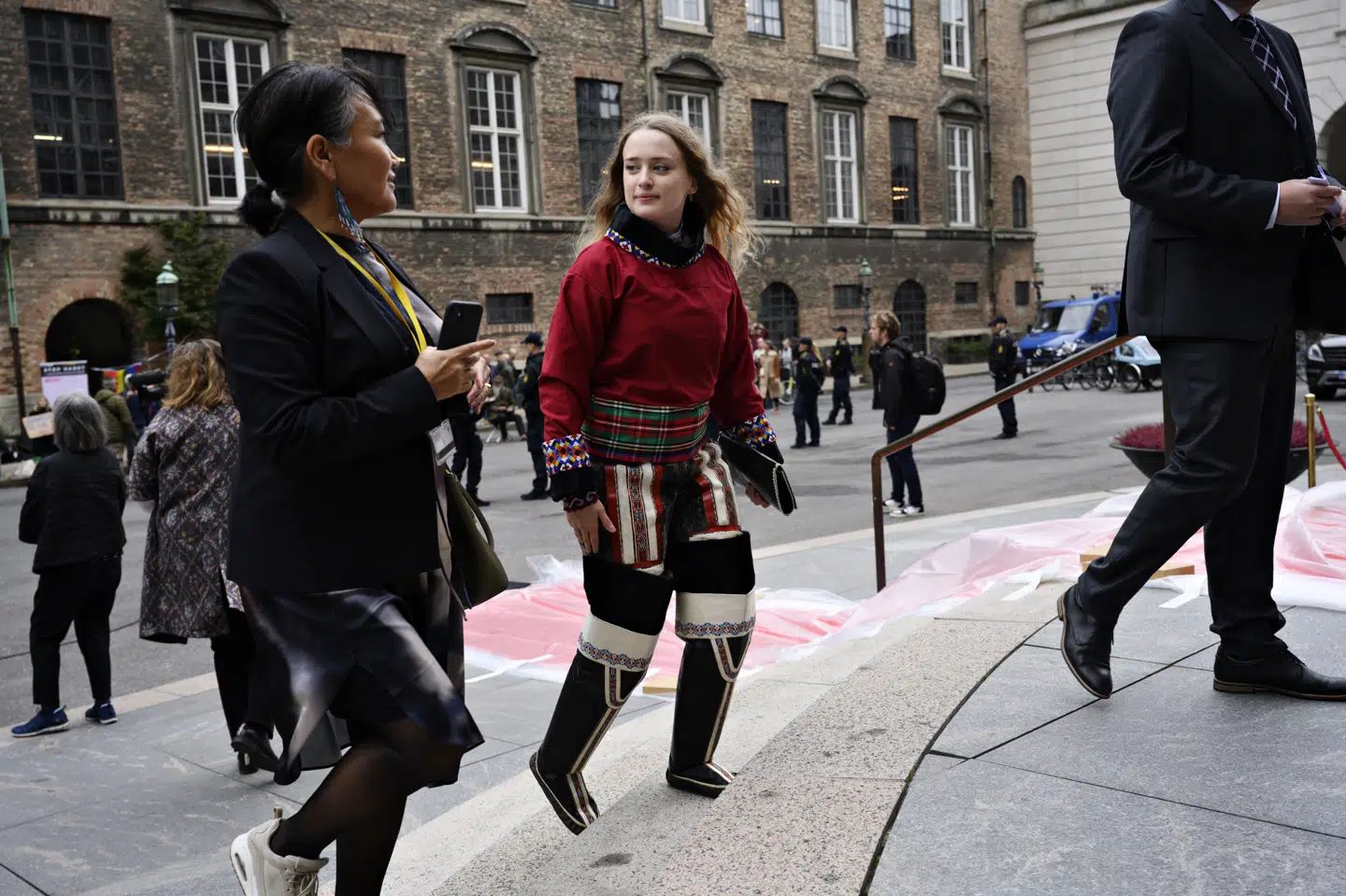 Aki-Matilda Høegh-Dam (SIU) har skabt stor debat ved udelukkende at tale grønlandsk i Folketingssalen. Nu kan hun simultantolkes. (Arkivfoto).