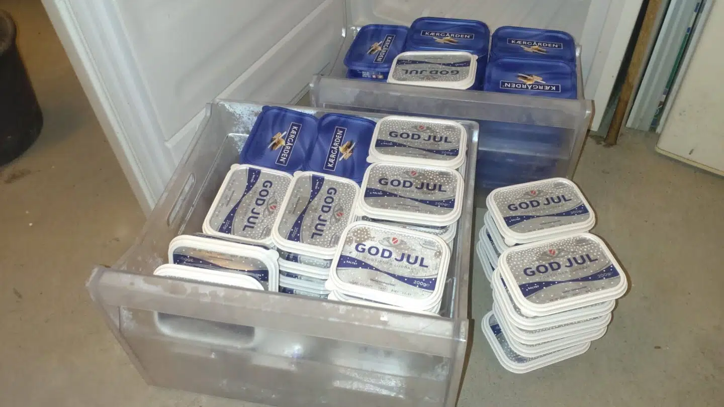 Her ses nogen af de 96 pakker smør, Jannie Kruchow Sørensen lige nu har i to frysere.