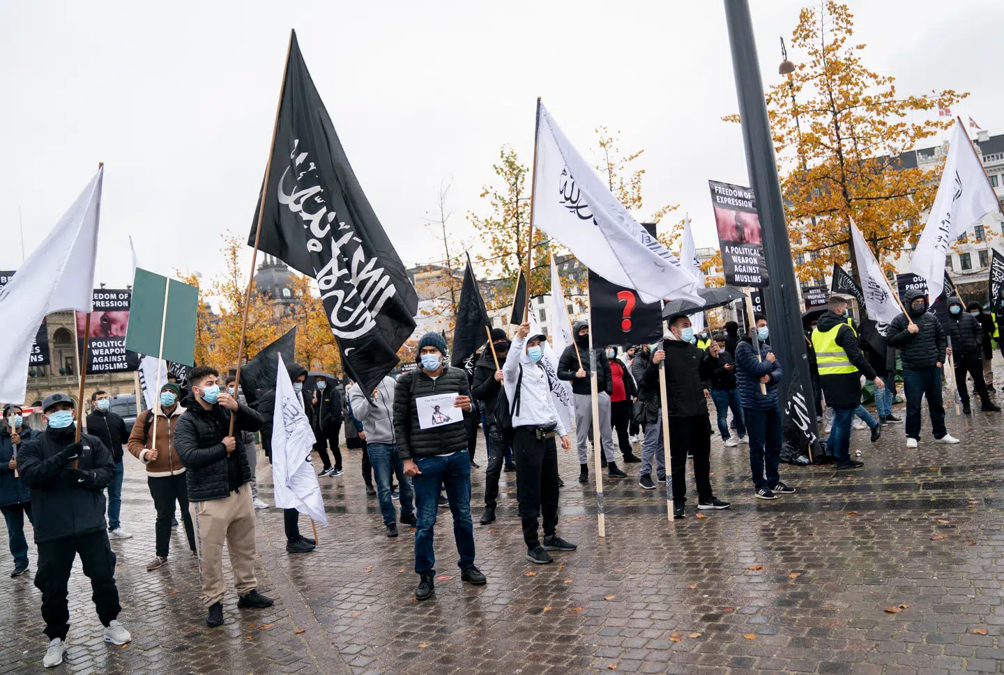 Hizb ut-Tahrir demonstrerer foran den franske ambassade på Kongens Nytorv i København, fredag den 30. oktober 2020.