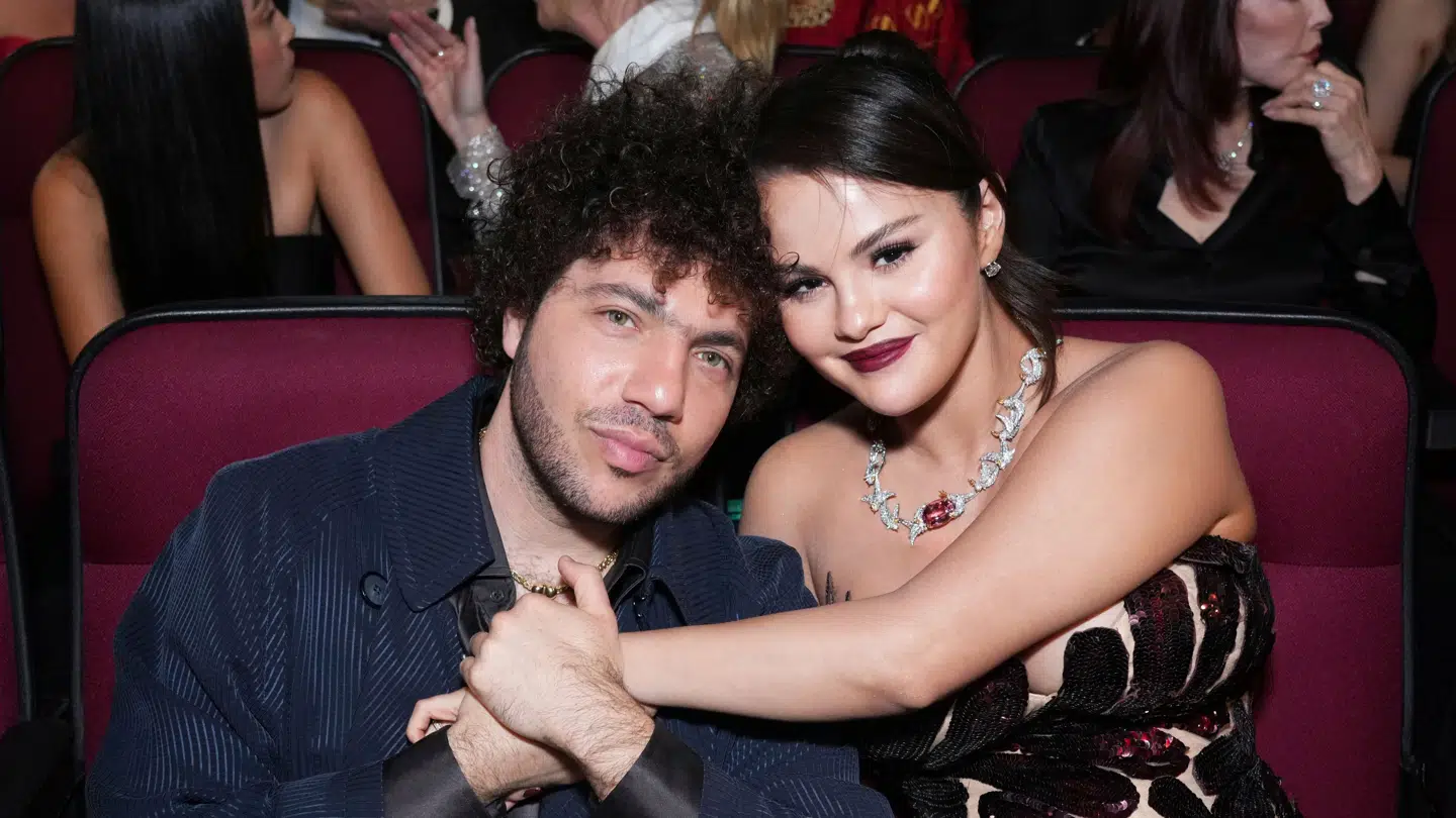 Selena Gomez er blevet forlovet med kæresten Benny Blanco.