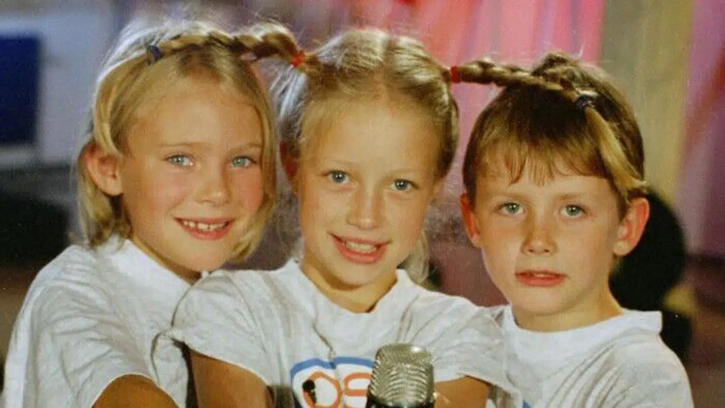 Bella, Emilia og Emil da de som børn var værter i DR-programmet 'Os det er bare os'.