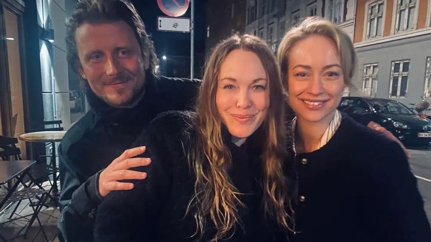 Emil, Bella og Emilia mødes stadig med års mellemrum og taler om 'de gode gamle dage'.