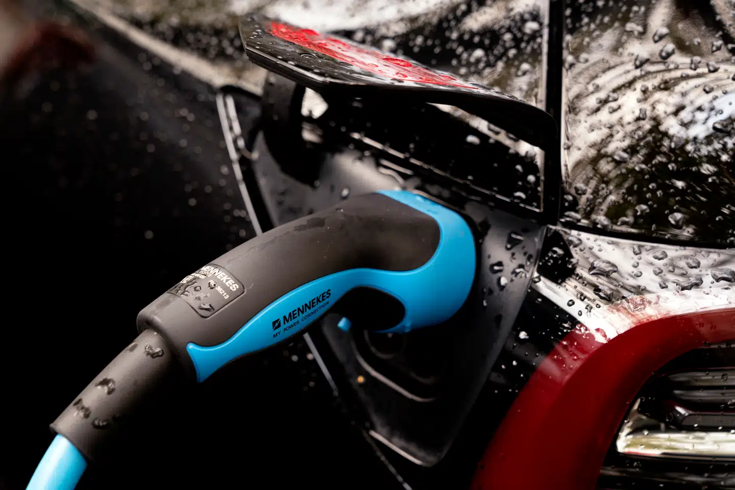 »Selvom antallet af elbiler er tidoblet på få år, oplever langt færre i dag at holde kø, når bilen skal lades op.« Foto: Linda Kastrup