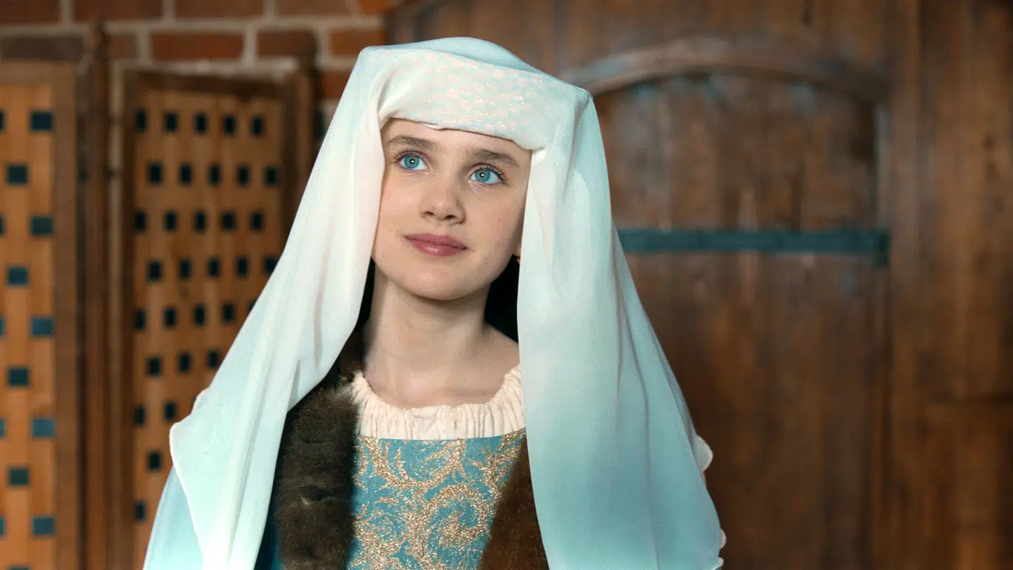 Holly vidste heldigvis præcis hvornår i Middelalderen, at hun skulle rejse tilbage for at finde Romeo.