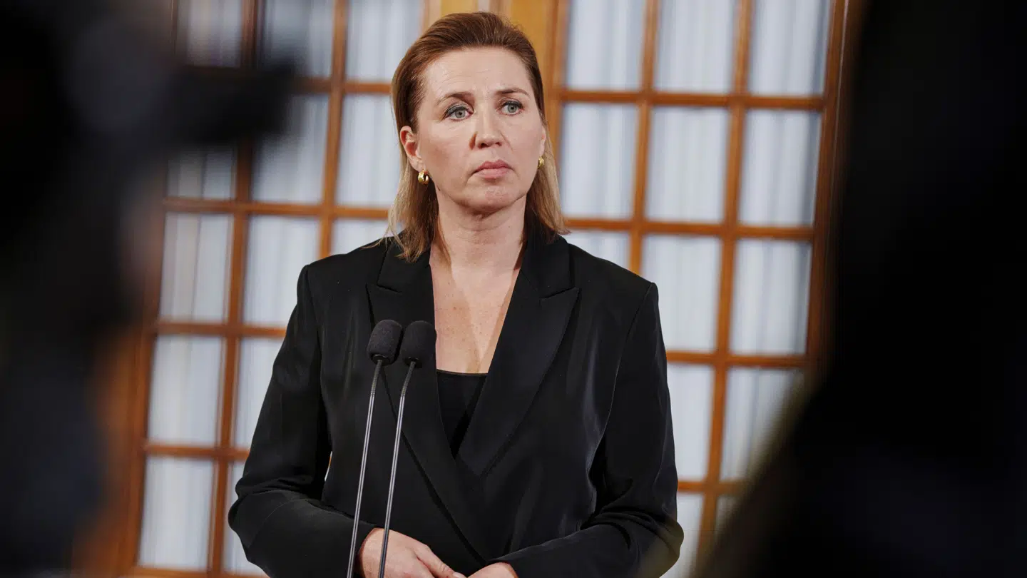 Statsminister Mette Frederiksen (S) er klar i meldingen til fire medier fredag morgen.