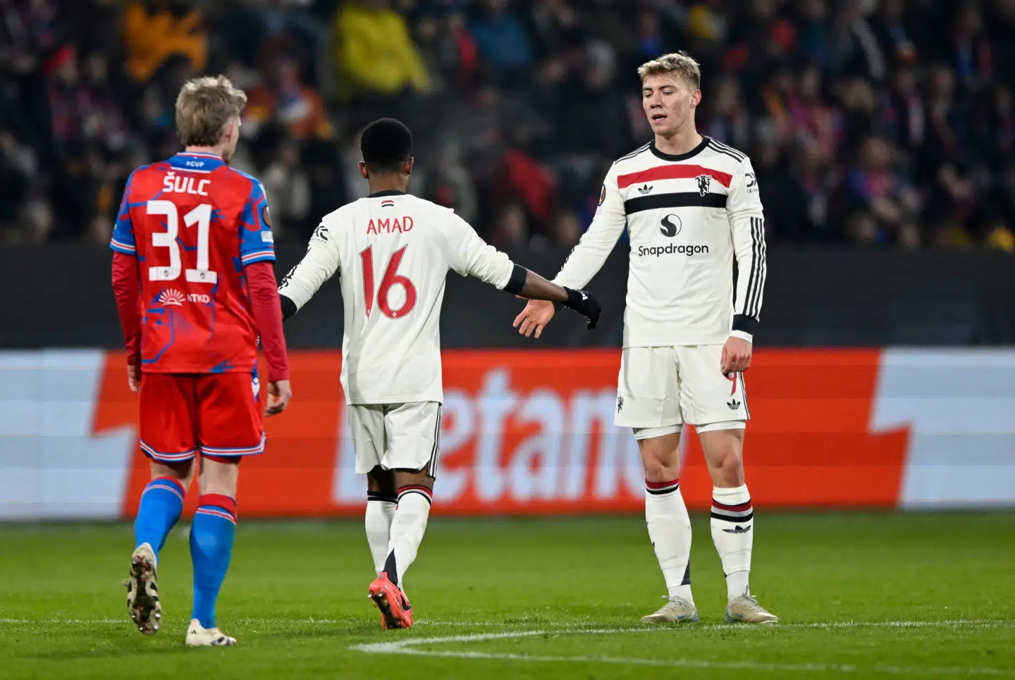 Her ses Rasmus Højlund og Amad Daillo under kampen mod Viktoria Plzen.