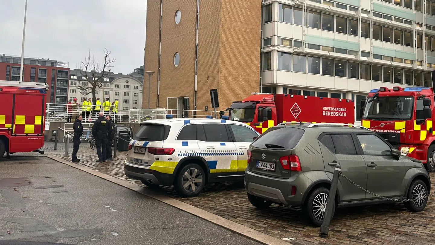 Det mistænkelige forhold undersøges lige nu ved Midtermolen i Københavns havn på Østerbro.
