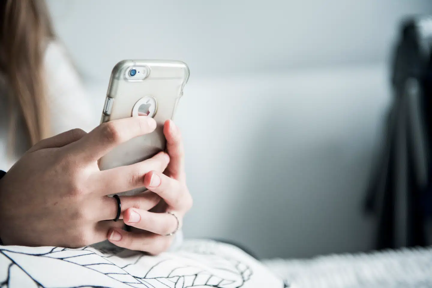 Det er en god idé at sende lidt mere end de tre ord, hvis man vil undgå, at modtageren går i panik.