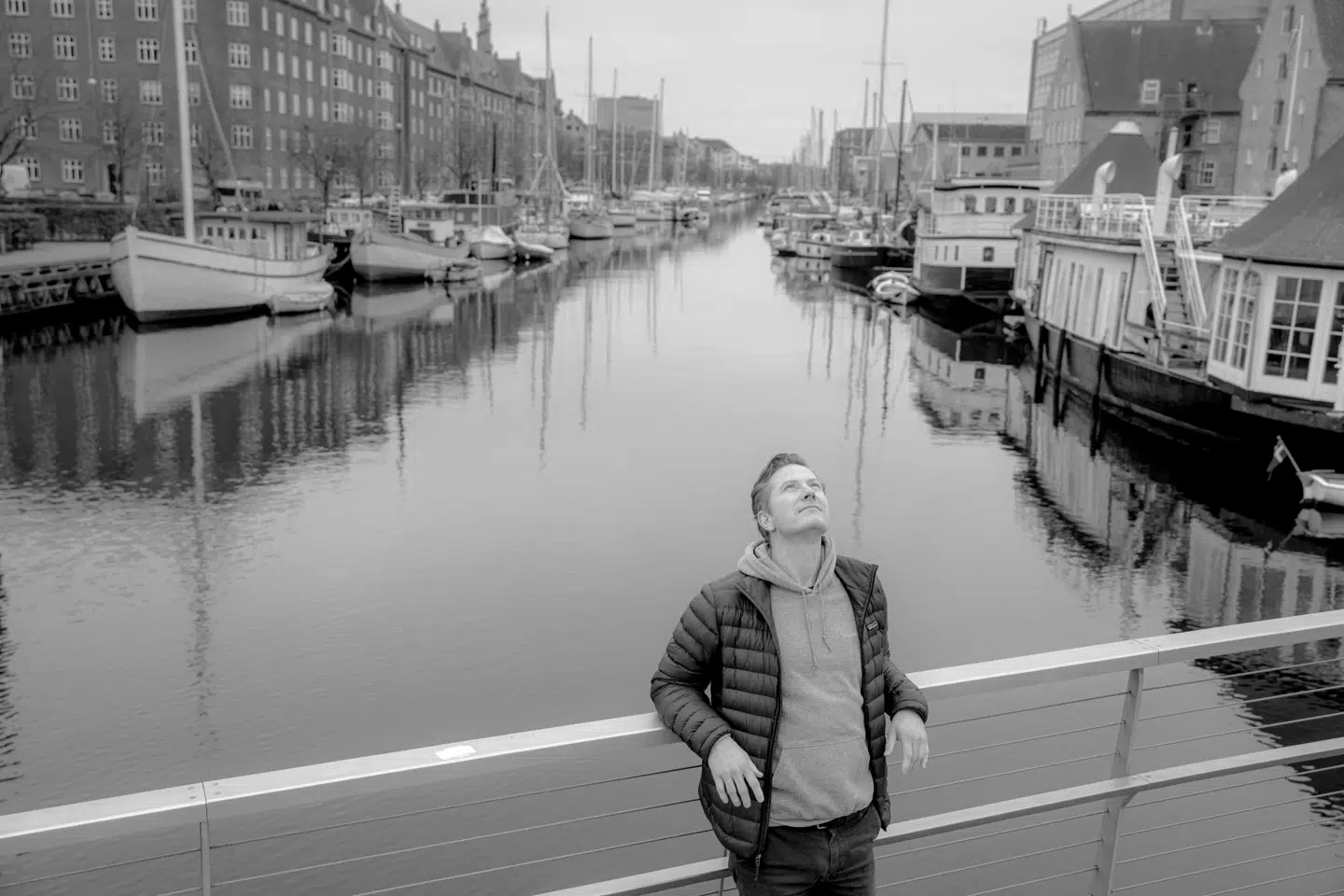 »Den klassiske manderolle er bygget på konkurrence frem for samarbejde og broderskab, og jeg kan konstatere, at det ikke er særligt befordrende for, at mænd har lyst til at åbne op,« siger tv-vært Thomas Buch-Andersen.