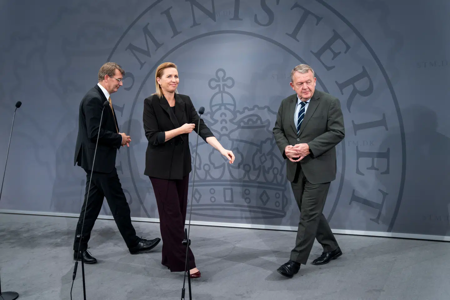 Det er ikke kun på billedet her, at Mette Frederiksen, Troels Lund Poulsen og Lars Løkke Rasmussen synes at bevæge sig i hver sin retning. Det gør deres partier også i en ny Gallup-måling.