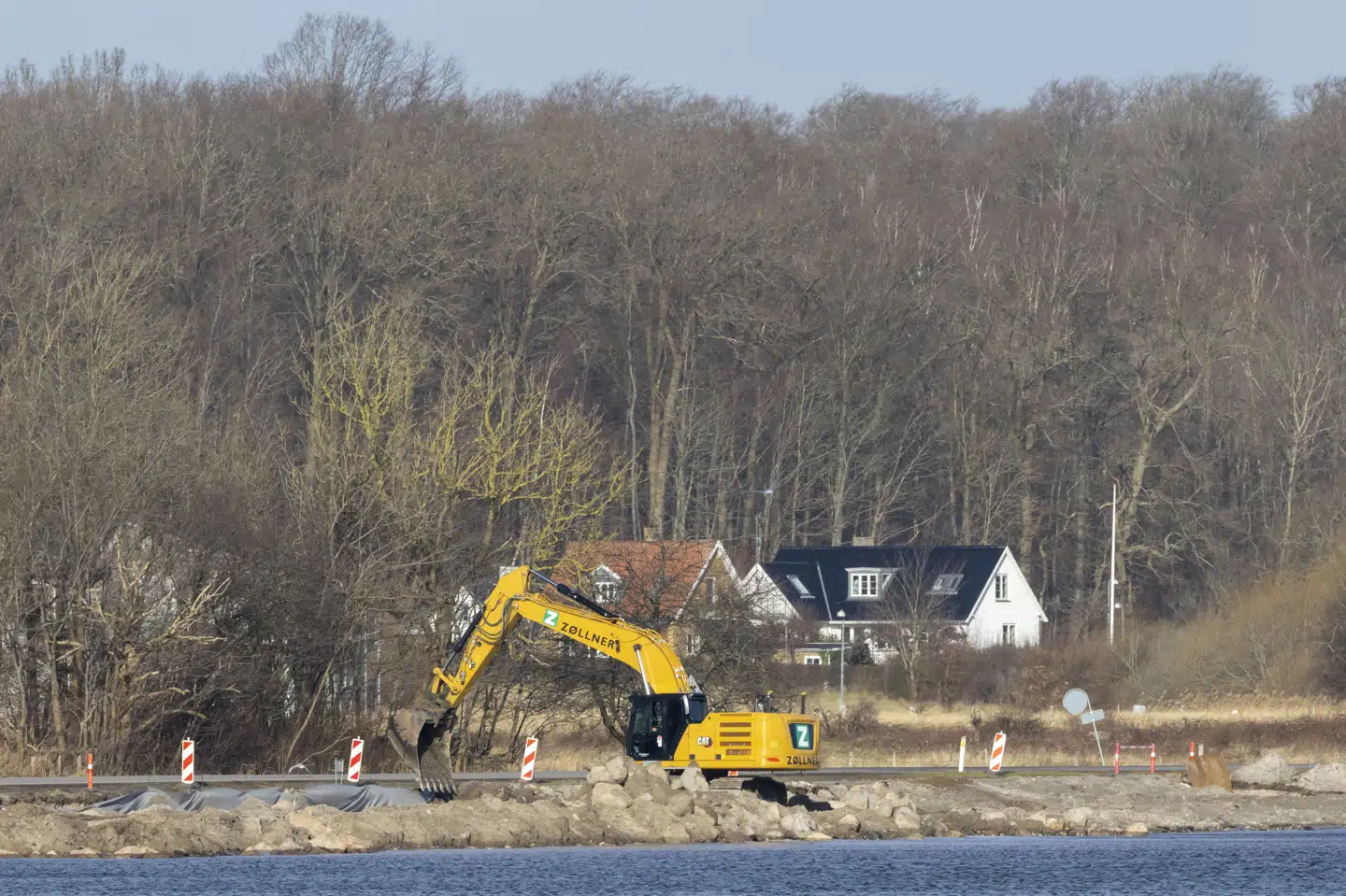 Kystsikring, her ved Nivå Bugt, er blevet stigende nødvendigt i Danmark, og det bliver kun mere og mere aktuelt med årene. (Arkivfoto).