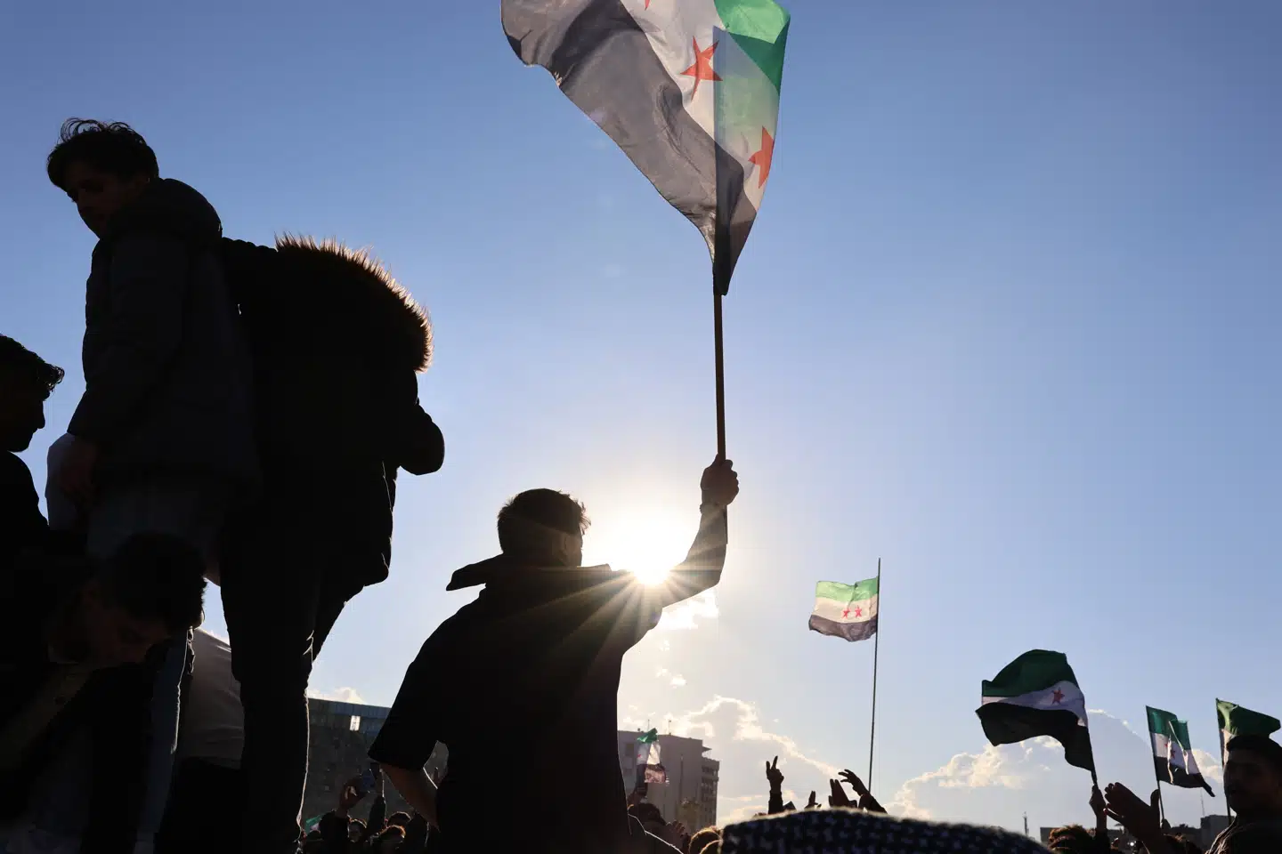 Folk samledes på gaderne i Damaskus 13. december for at fejre regimets fald.