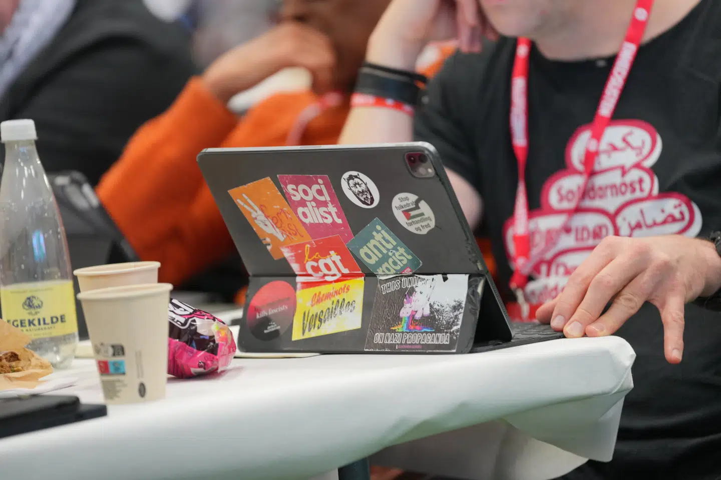Et flertal på Enhedslistens ekstraordinære årsmøde har besluttet at gøre det lettere at ekskluderer medlemmer.