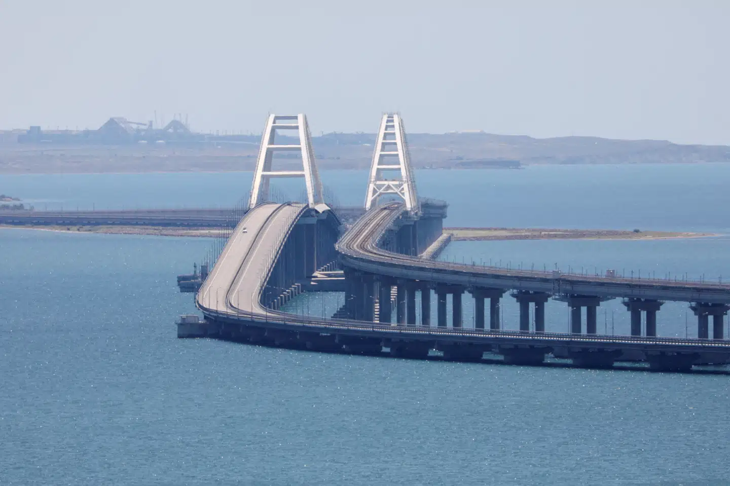 Her ses Krimbroen ved Kertjstrædet, hvor der meldes om olielæk. (Arkivfoto).