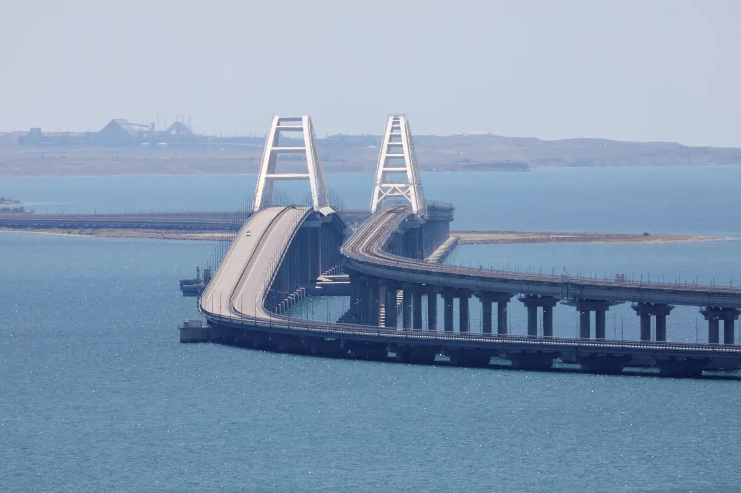 Her ses Krimbroen ved Kertjstrædet, hvor der meldes om olielæk. (Arkivfoto).