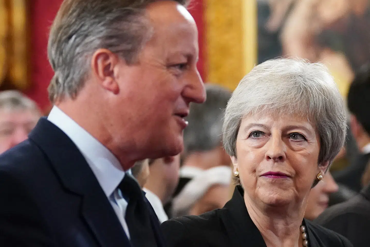 En kinesisk mand mistænkt for spionage har mødtes med Storbritanniens tidligere premierministre, Theresa May og David Cameron, skriver The Sunday Times.