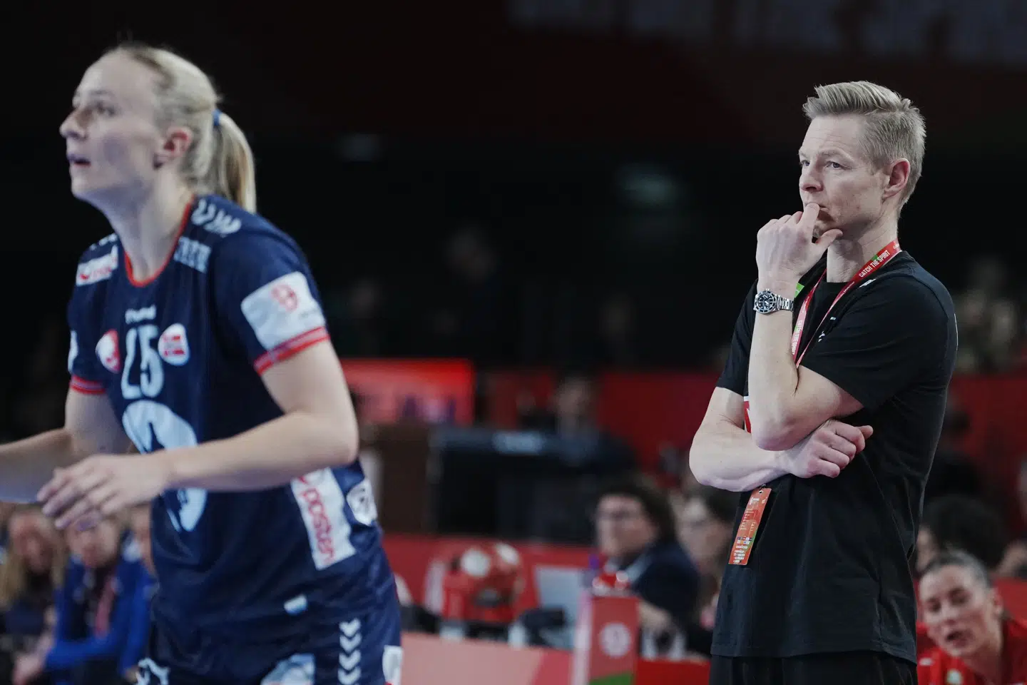 Landstræner Jesper Jensen ærgrer sig over mange fejl og afbrændere.