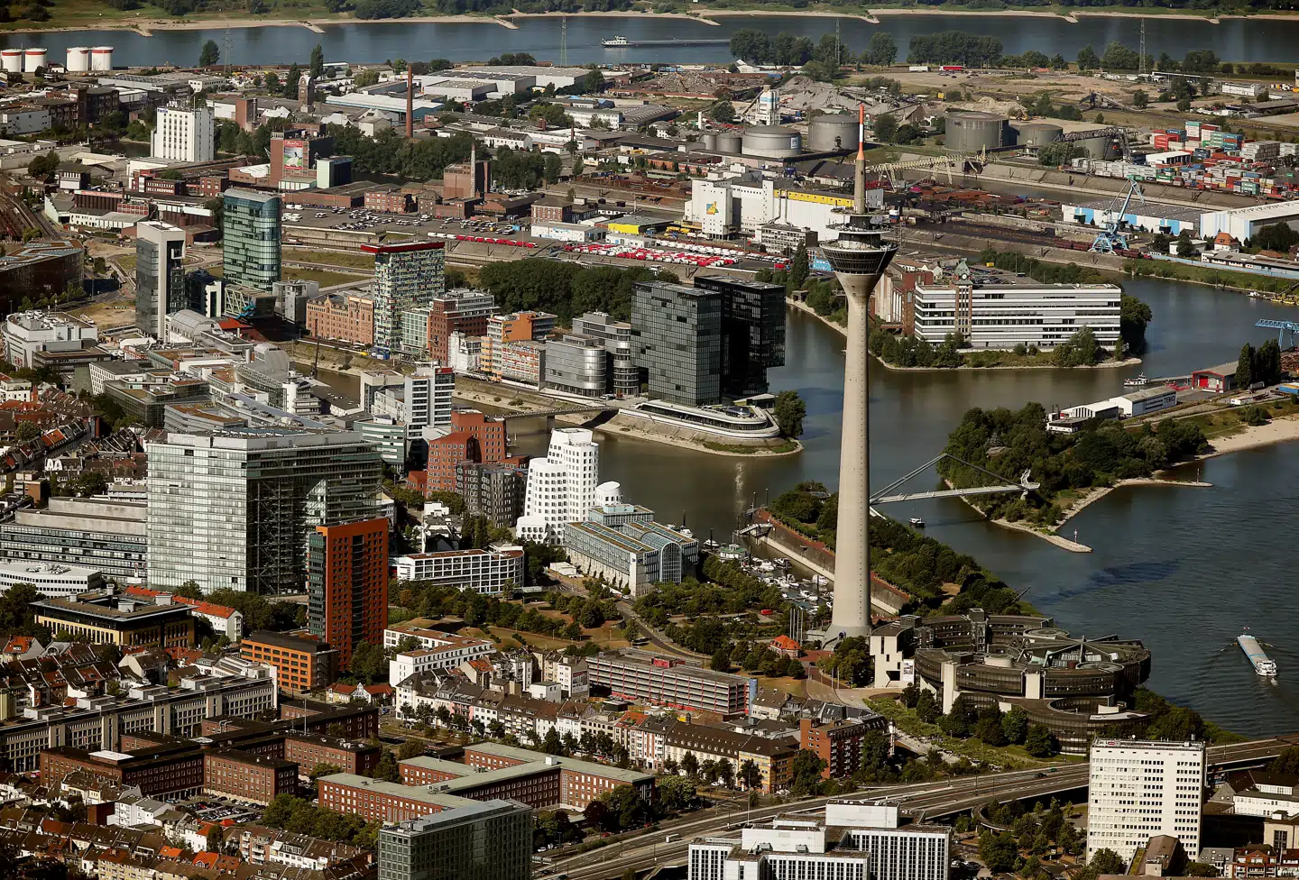 En international momssvindelsag rulles fra mandag op ved retten i den tyske by Düsseldorf. En dansk forretningsmand er på anklagebænken. Arkivfoto