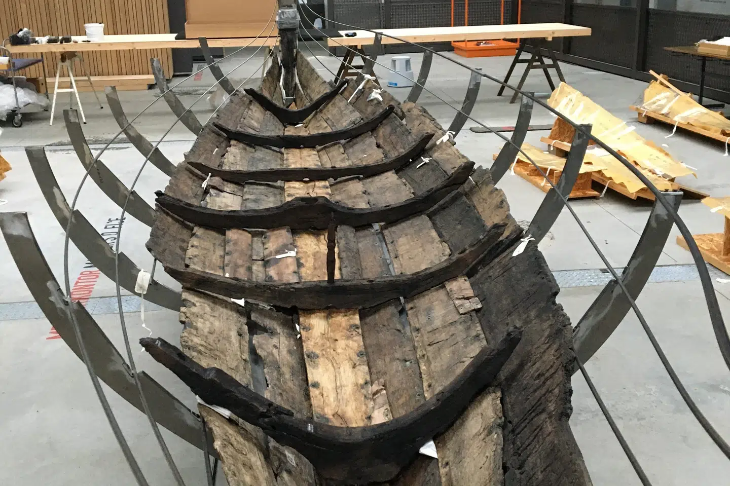 Gislingebåden blev fundet i 1993, og siden har eksperter på Nationalmuseet arbejdet med at konservere den.