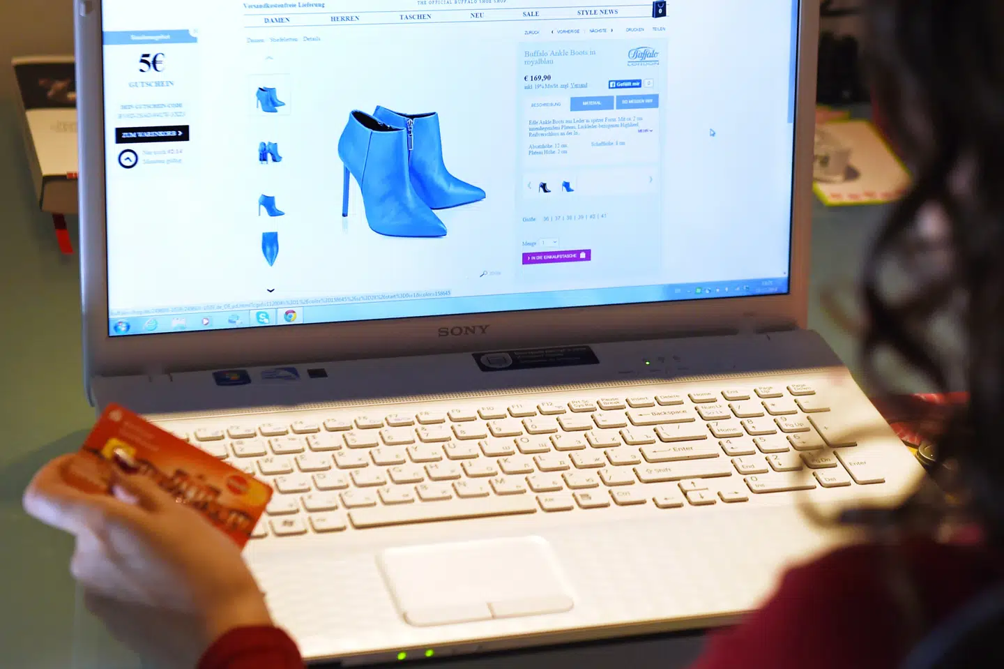 Sikkerhedsstyrelsen har analyseret og testet 100 produkter fra kendte onlinemarkedspladser som Temu, Amazon, Banggood, CDON, eBay, Fruugo, Wish, Alibaba, Etsy og Shein. 90 procent af varerne levede ikke op til standarderne, og 14 kategoriseres som decideret farlige. (Arkivfoto).