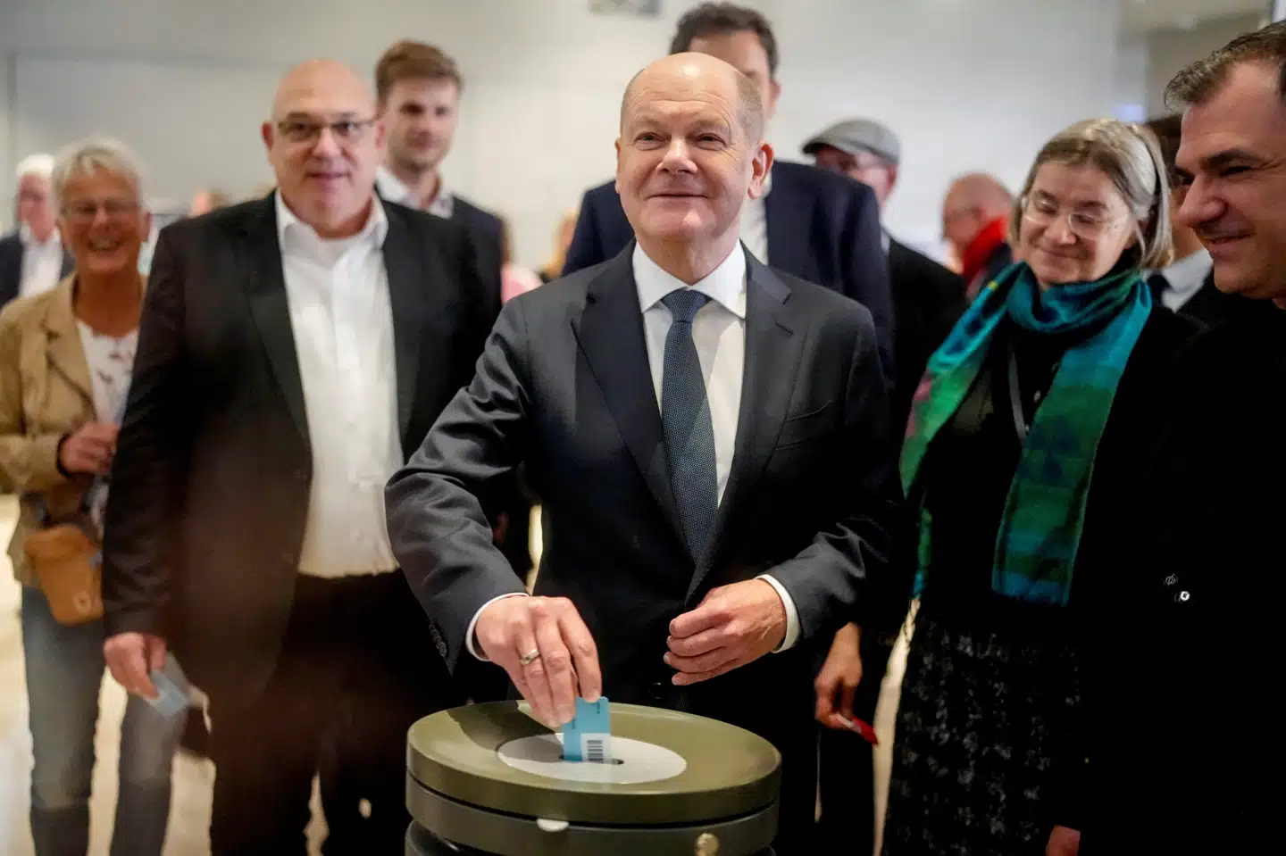Tysklands forbundskansler, Olaf Scholz, under en tillidsafstemning mandag i det tyske parlament.
