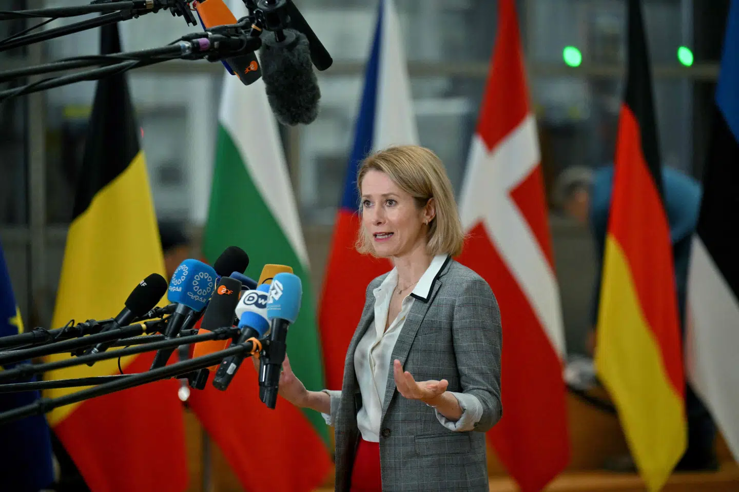 EU's nyudpegede udenrigschef, Kaja Kallas, deltog mandag i sit første møde for EU-landenes udenrigsministre. Her var der blandt andet fokus på fremtiden for Syrien efter Assad-styrets fald.