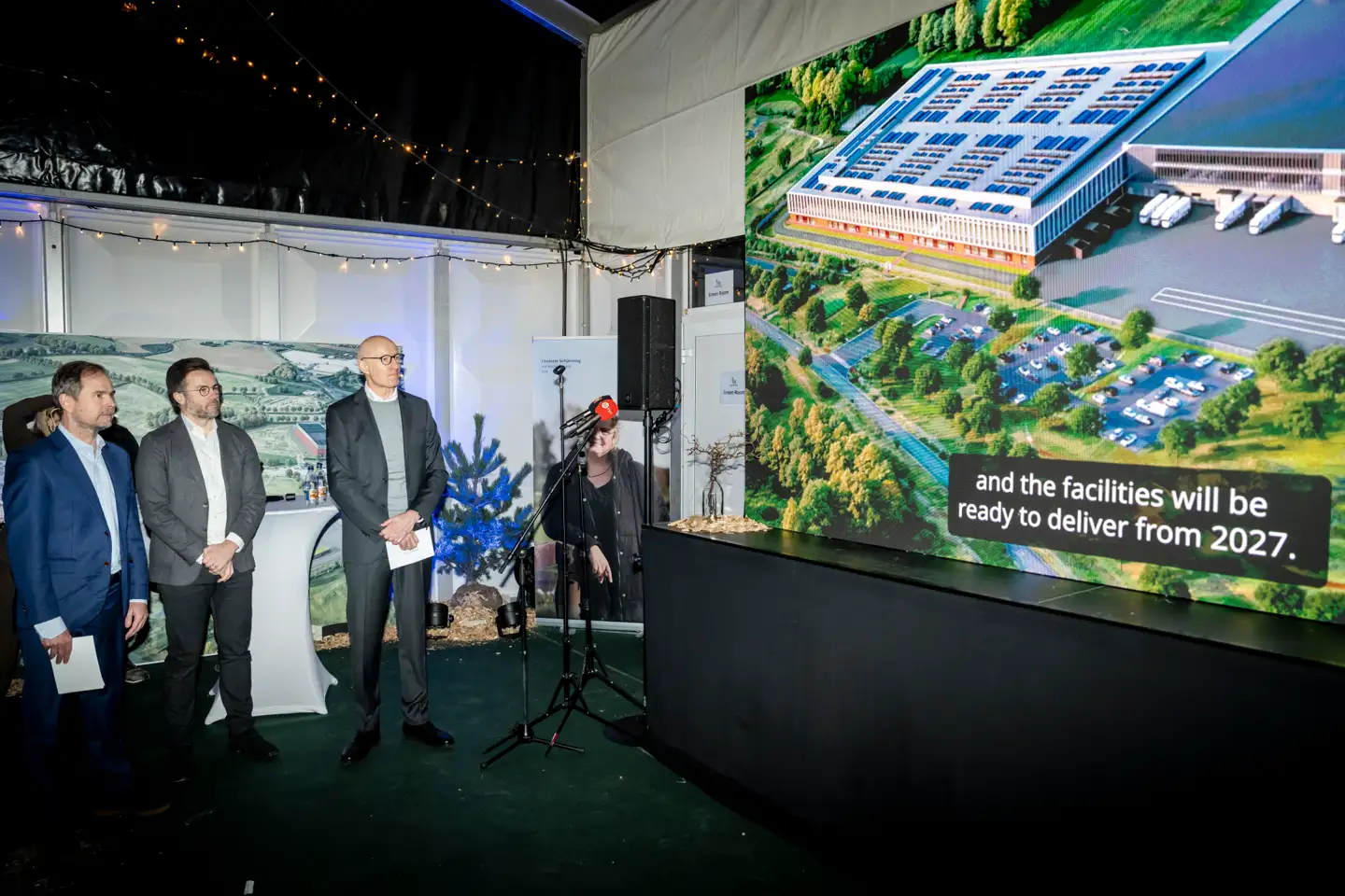 Mandag præsenterede Novo Nordisk sit nye produktionssted i Odense. Her deltog (fra venstre) Nicolai Wammen (S), byens borgmester Peter Rahbæk Juel (S) og topchef Lars Fruergaard Jørgensen.