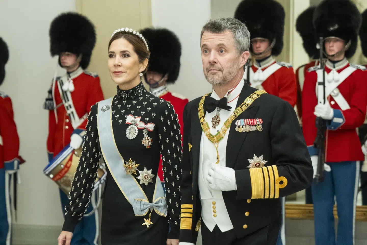 Kongehuset havde ikke givet tilladelse til, at kongeparret måtte indgå i markedsføring af julekugler og plakater. Det er i strid med markedsføringsloven, lyder det fra Forbrugerombudsmanden. (Arkivfoto).