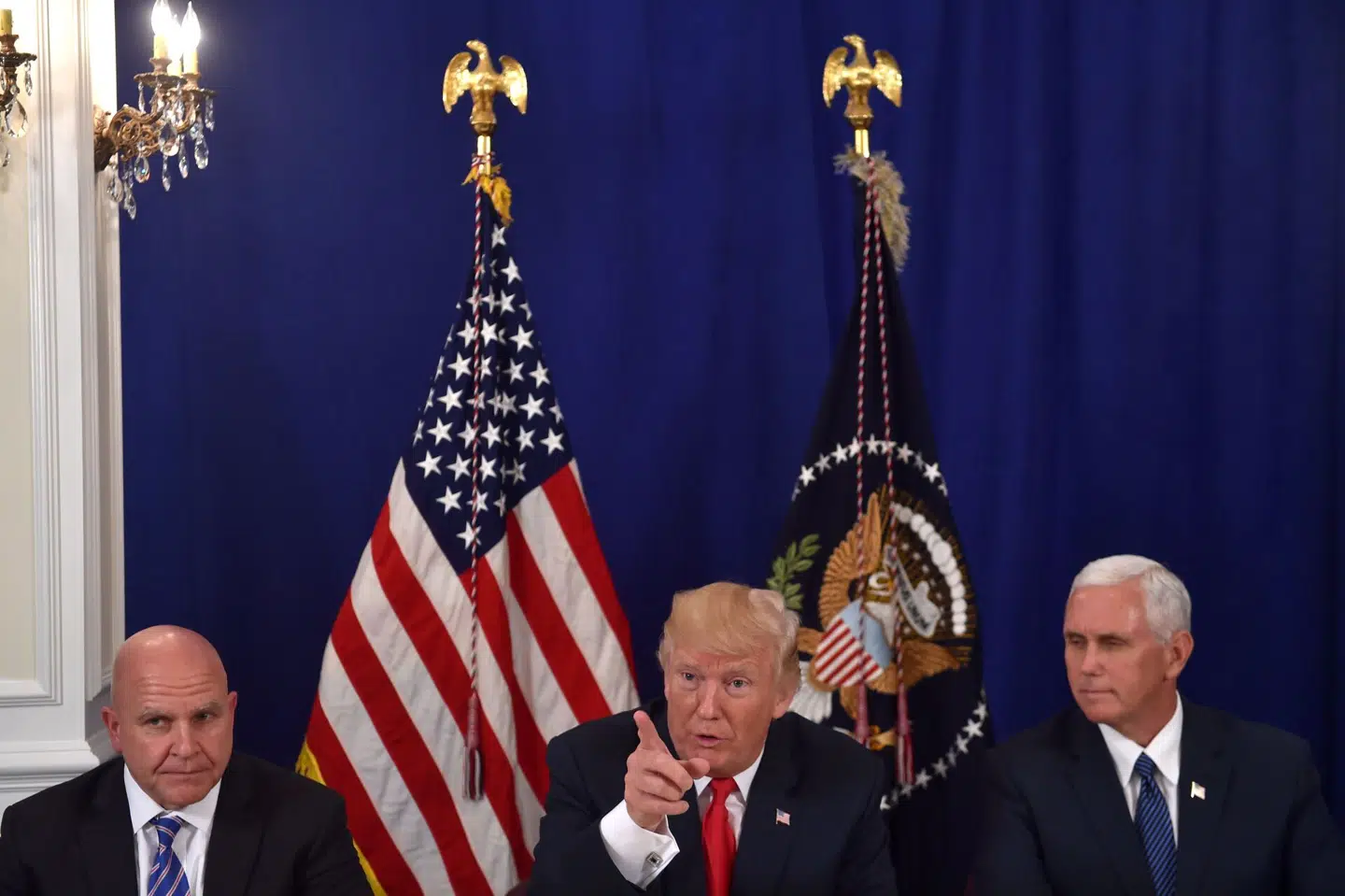 Donald Trump med sin daværende sikkerhedsrådgiver H. R. McMaster i August 2017. Arkivfoto: Nicholas Kamm, Scanpix