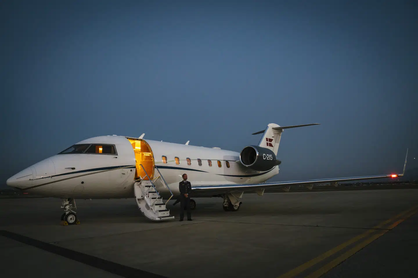 Her ses et dansk Challenger-fly fra Forsvaret under en ministerrejse til Kosovo i 2021. Frem over kan udenrigsministeren nu også rejse med Challenger-flyet, uden at skulle begrunde hvorfor rutefly blev fravalgt. (Arkivfoto).