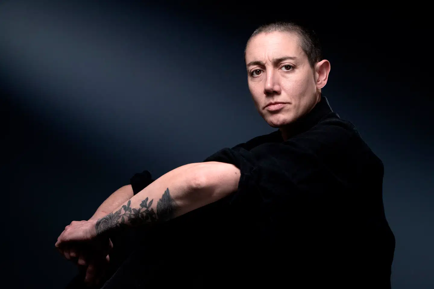 »Essensen af livet i parforhold er at kede sin røv i laser«, skriver Constance Debré.